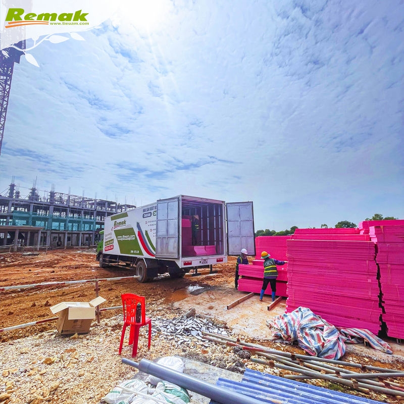 Xốp Cách Âm Cách Nhiệt Remak® XPS Foam – Giải Pháp Tối Ưu Hiệu Suất Năng Lượng Cho Toàn Vòng Đời Công Trình 9 Xốp XPS cách nhiệt tuy chi phí ban đầu có thể cao hơn nhưng về lâu dài lại vô cùng kinh tế