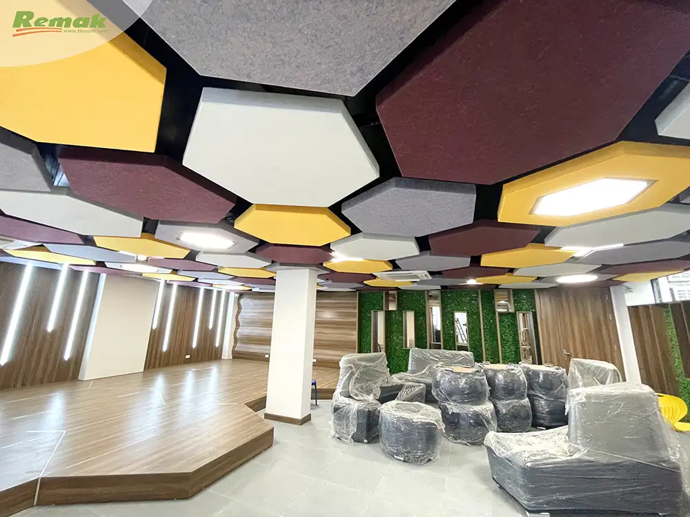 Remak® Acoustics Flexible Wood nâng tầm không gian học thuật tại Đại học Ngoại thương Hà Nội