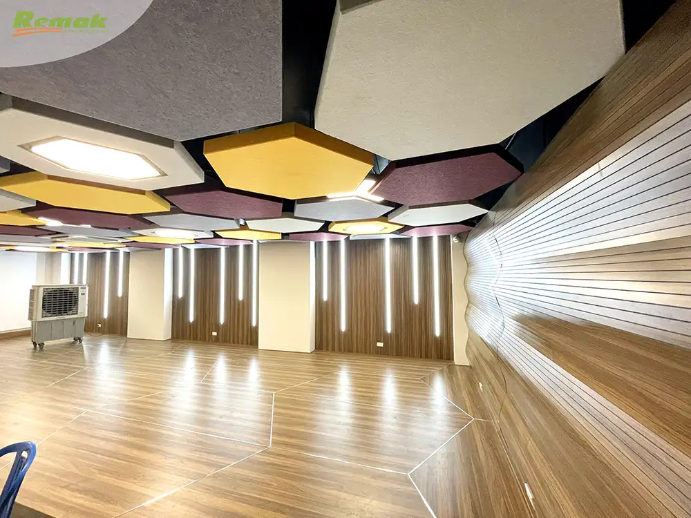 Remak® Acoustics Flexible Wood nâng tầm không gian học thuật tại Đại học Ngoại thương Hà Nội