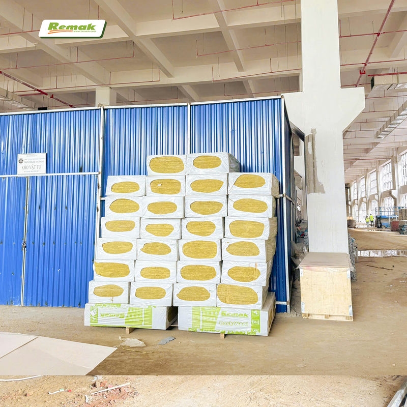 Bông Khoáng Remak® Rock wool – Giải Pháp Vật Liệu Cách Âm, Cách Nhiệt Số 1 Cho Dự Án Nhà Máy Sản Xuất Thiết Bị Mạng Hàng Đầu Thế Giới 6 Bông khoáng cách âm cách nhiệt Remak không chỉ đảm bảo về chất lượng mà còn có giá cả phải chăng