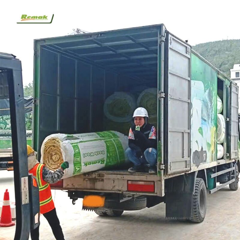 Bông thuỷ tinh mặt bạc Remak vừa đảm bảo khả năng cách nhiệt,  ại cách âm tiêu âm tốt cho công trình