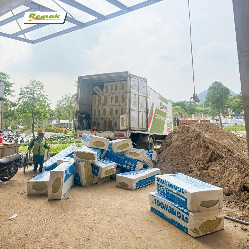 Bông Đá Remak® Stonewool – Giải Pháp Kinh Tế Số 1 Cho Hạng Mục Cách Âm, Cách Nhiệt & Chống Cháy 8 Bông cách âm cách nhiệt Remak® Stonewool luôn sẵn số lượng lớn tại kho Remak