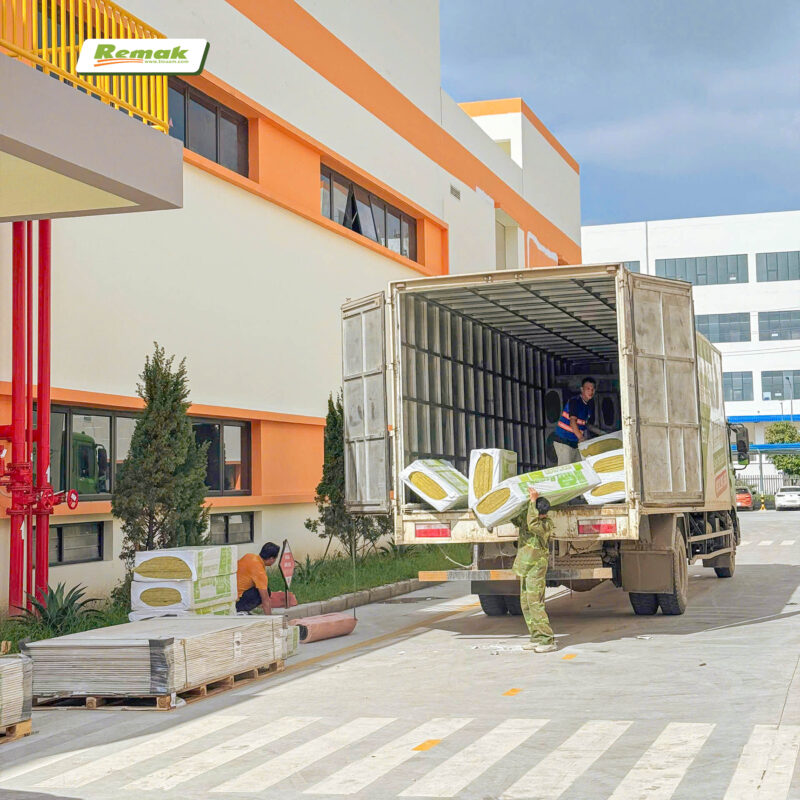 Tiếng Ồn Vượt Chuẩn Có Thể Bị Phạt Tới 160 Triệu Đồng Theo Quy Định Mới Từ 15/12/2025 5 Các tổ chức, doanh nghiệp cần xử lý cách âm tiêu âm cho công trình theo tiêu chuẩn để tránh bị xử phạt hành chính