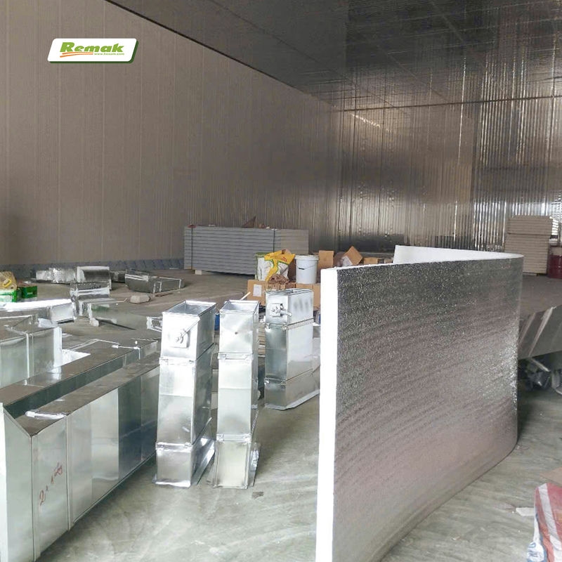 Tấm xốp cách nhiệt PE Foam mặt bạc Remak – Giải pháp bảo ôn số 1 cho hệ thống HVAC nhà máy 7 Xốp bạc cách nhiệt PE-OPP có tính ứng dụng cao, dễ thi công